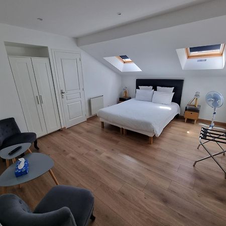 Le Castel Guesthouse Bayeux Bagian luar foto