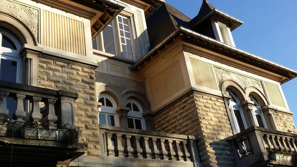 Le Castel Guesthouse Bayeux Bagian luar foto