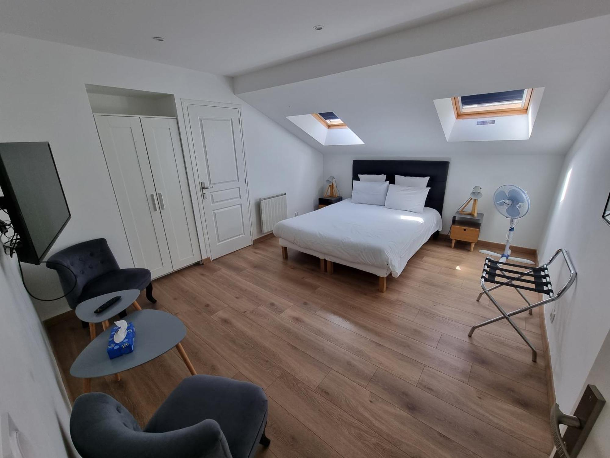 Le Castel Guesthouse Bayeux Bagian luar foto