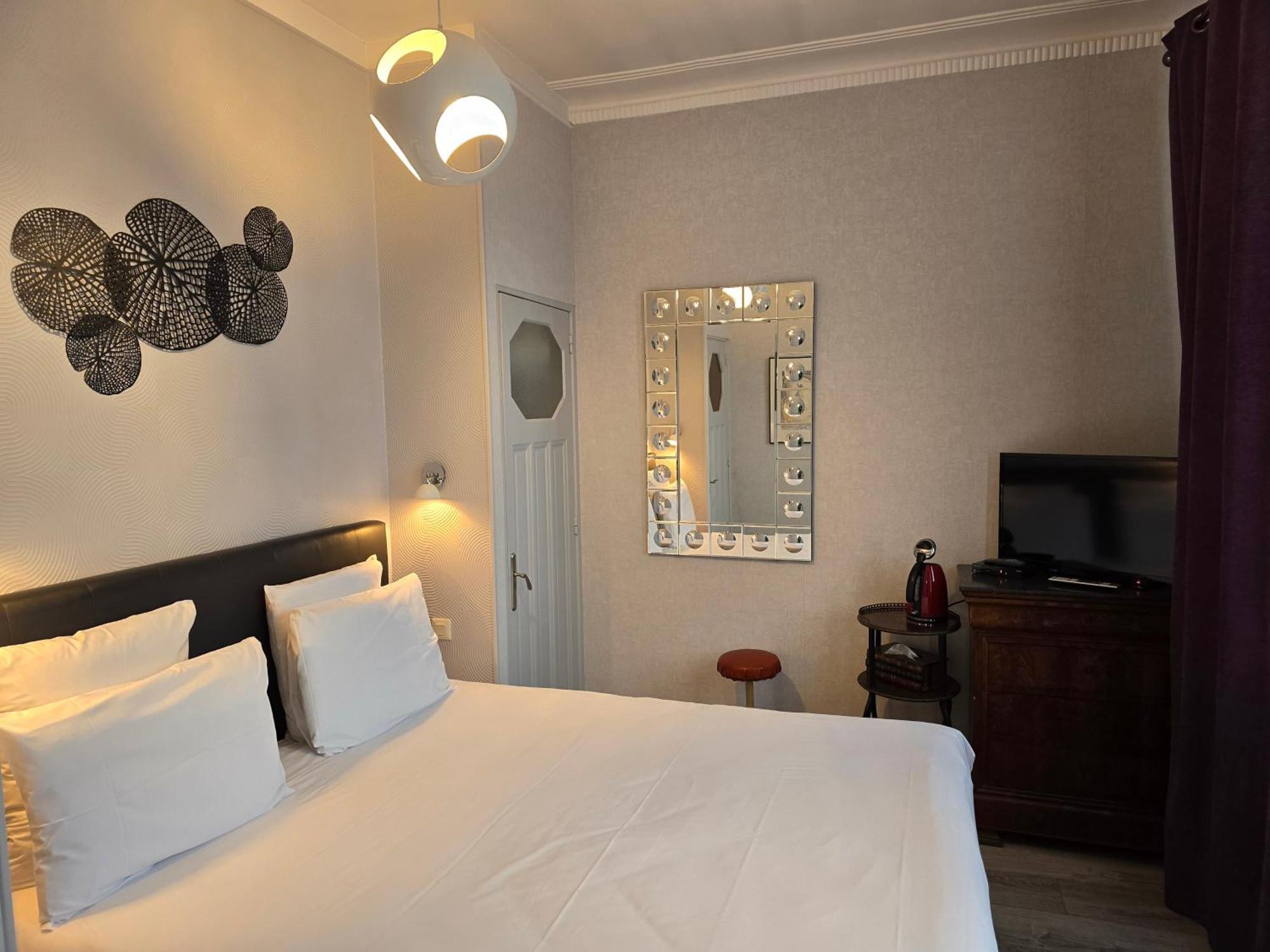 Le Castel Guesthouse Bayeux Bagian luar foto
