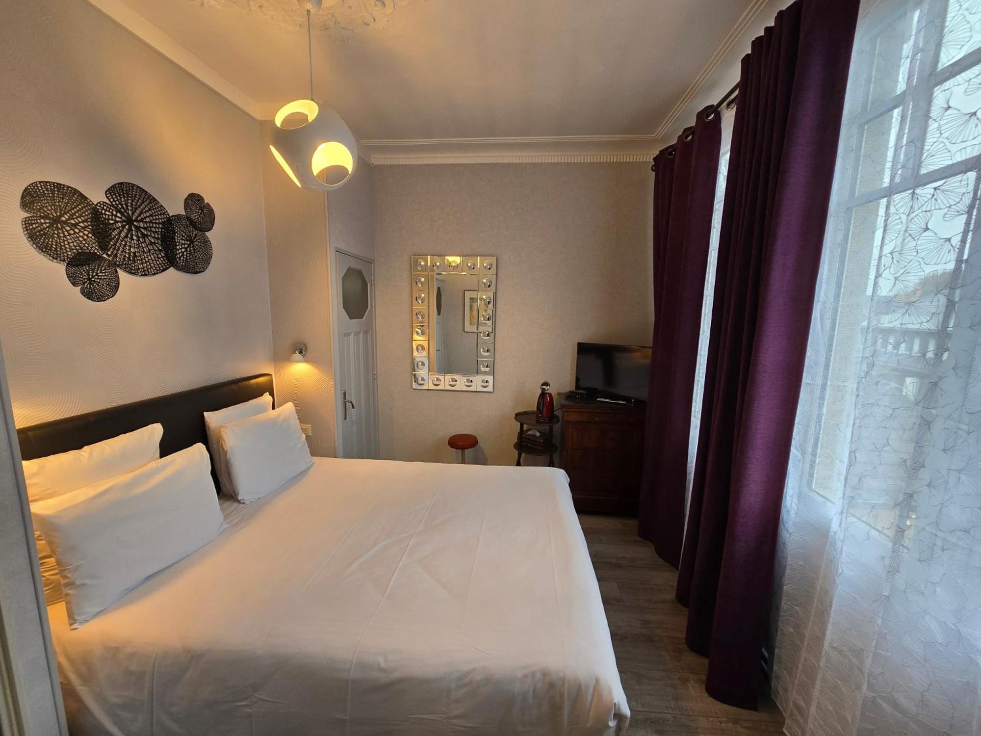 Le Castel Guesthouse Bayeux Ruang foto