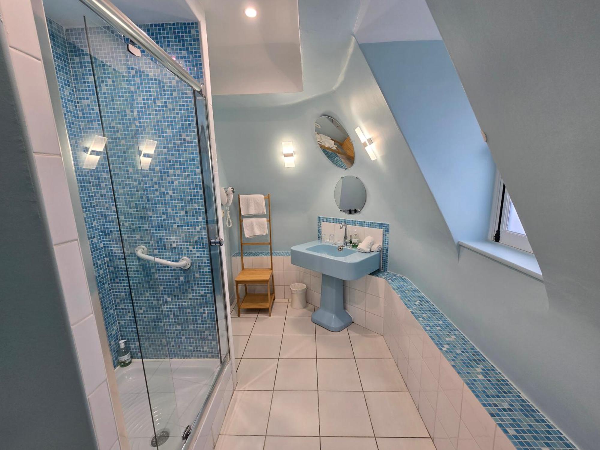 Le Castel Guesthouse Bayeux Bagian luar foto