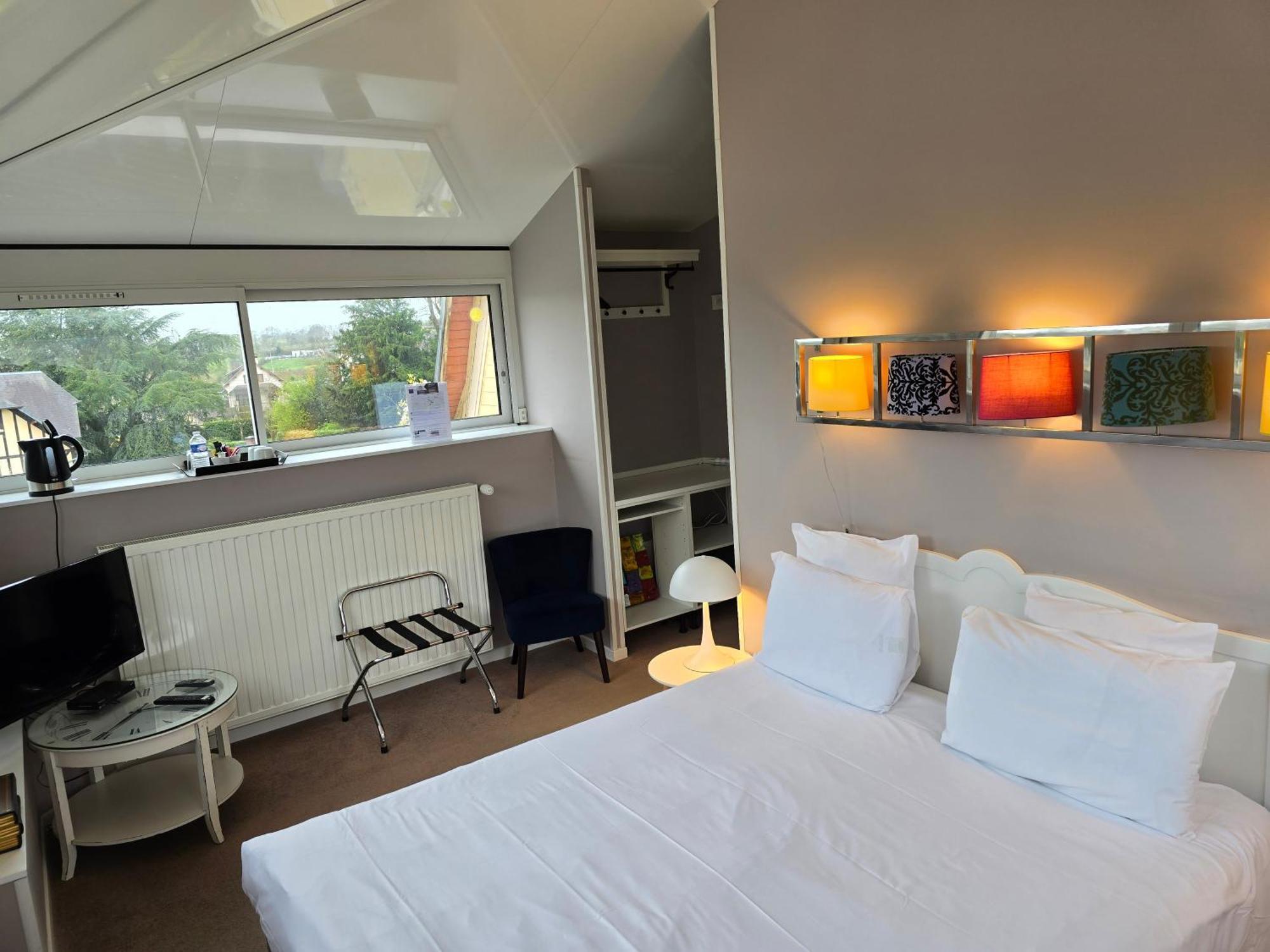 Le Castel Guesthouse Bayeux Ruang foto