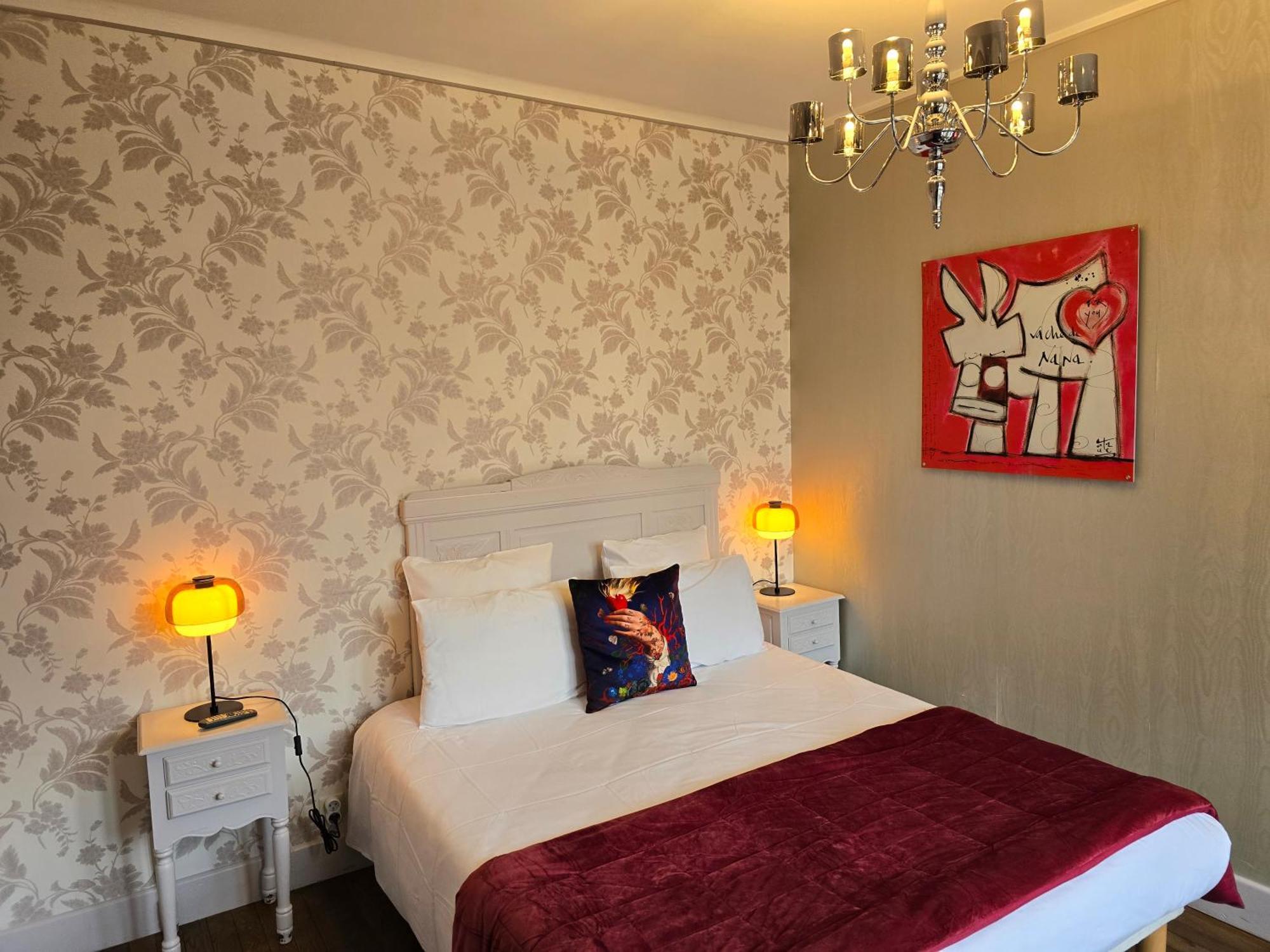 Le Castel Guesthouse Bayeux Bagian luar foto