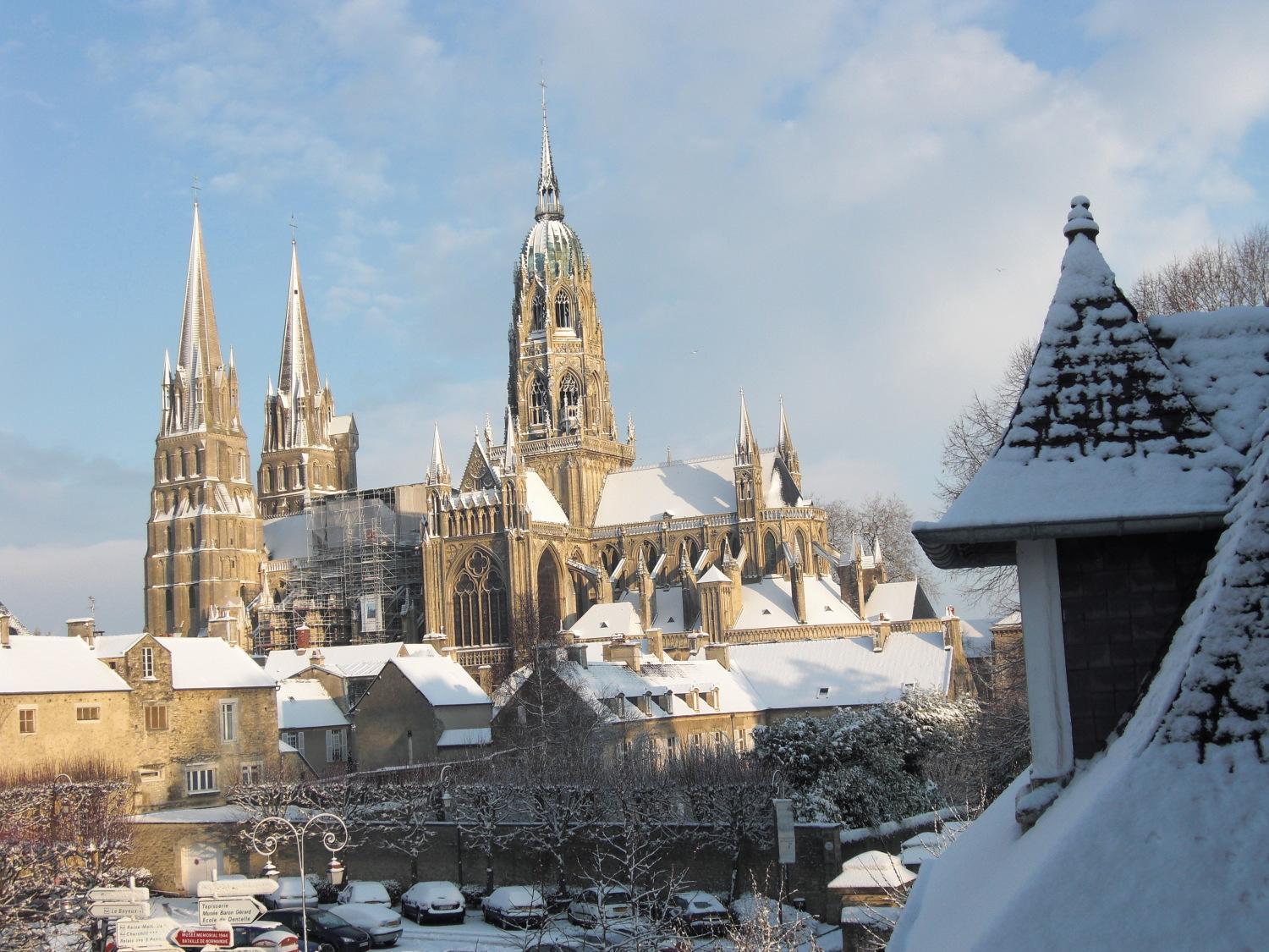 Le Castel Guesthouse Bayeux Bagian luar foto