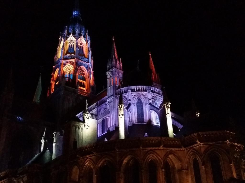 Le Castel Guesthouse Bayeux Ruang foto