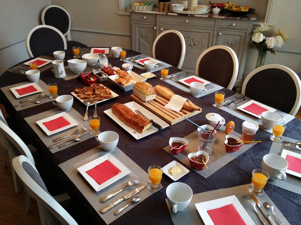 Le Castel Guesthouse Bayeux Bagian luar foto