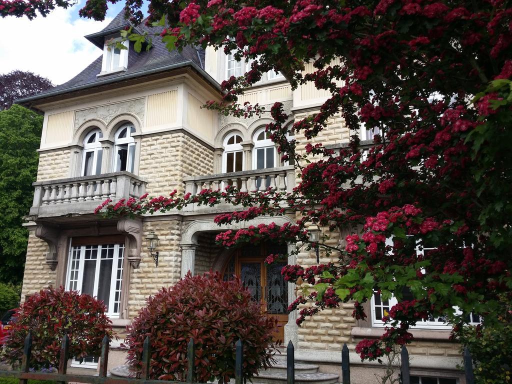 Le Castel Guesthouse Bayeux Bagian luar foto