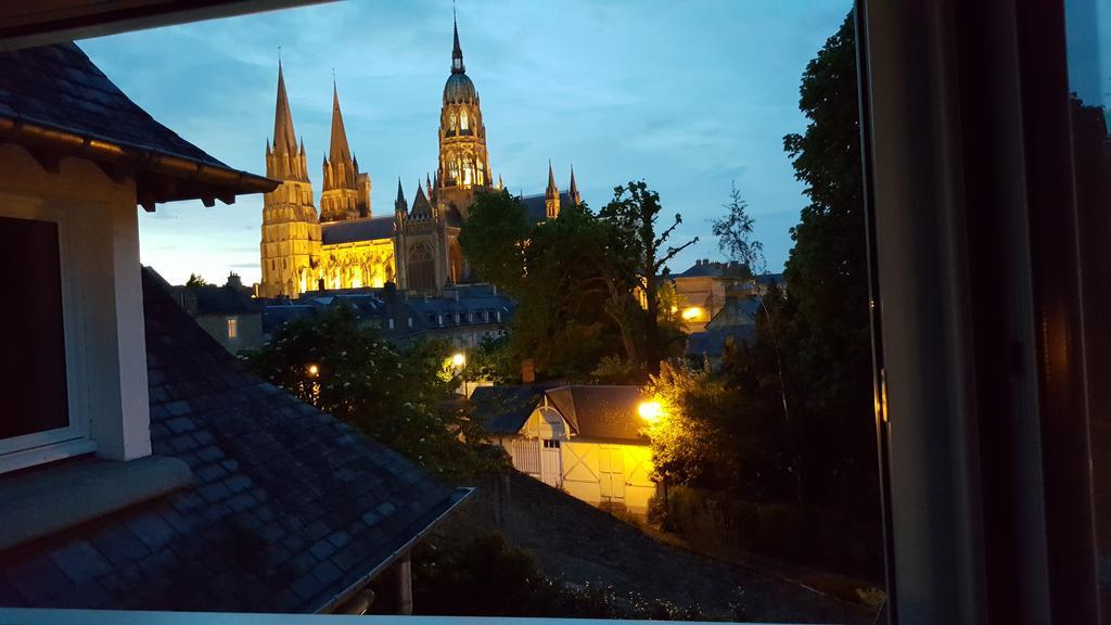 Le Castel Guesthouse Bayeux Bagian luar foto