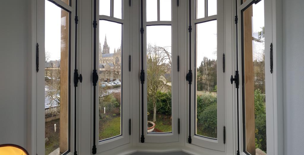 Le Castel Guesthouse Bayeux Bagian luar foto