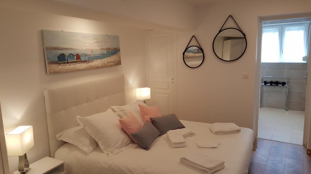 Le Castel Guesthouse Bayeux Bagian luar foto
